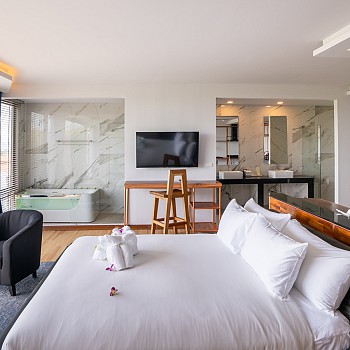 The Blue Mavi Roomalt=