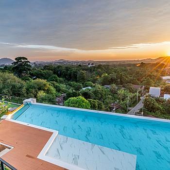 Infinity Pool and Rooftopalt=