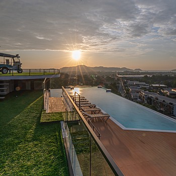 Infinity Pool and Rooftopalt=