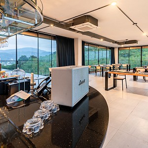 8th Floor Restaurant