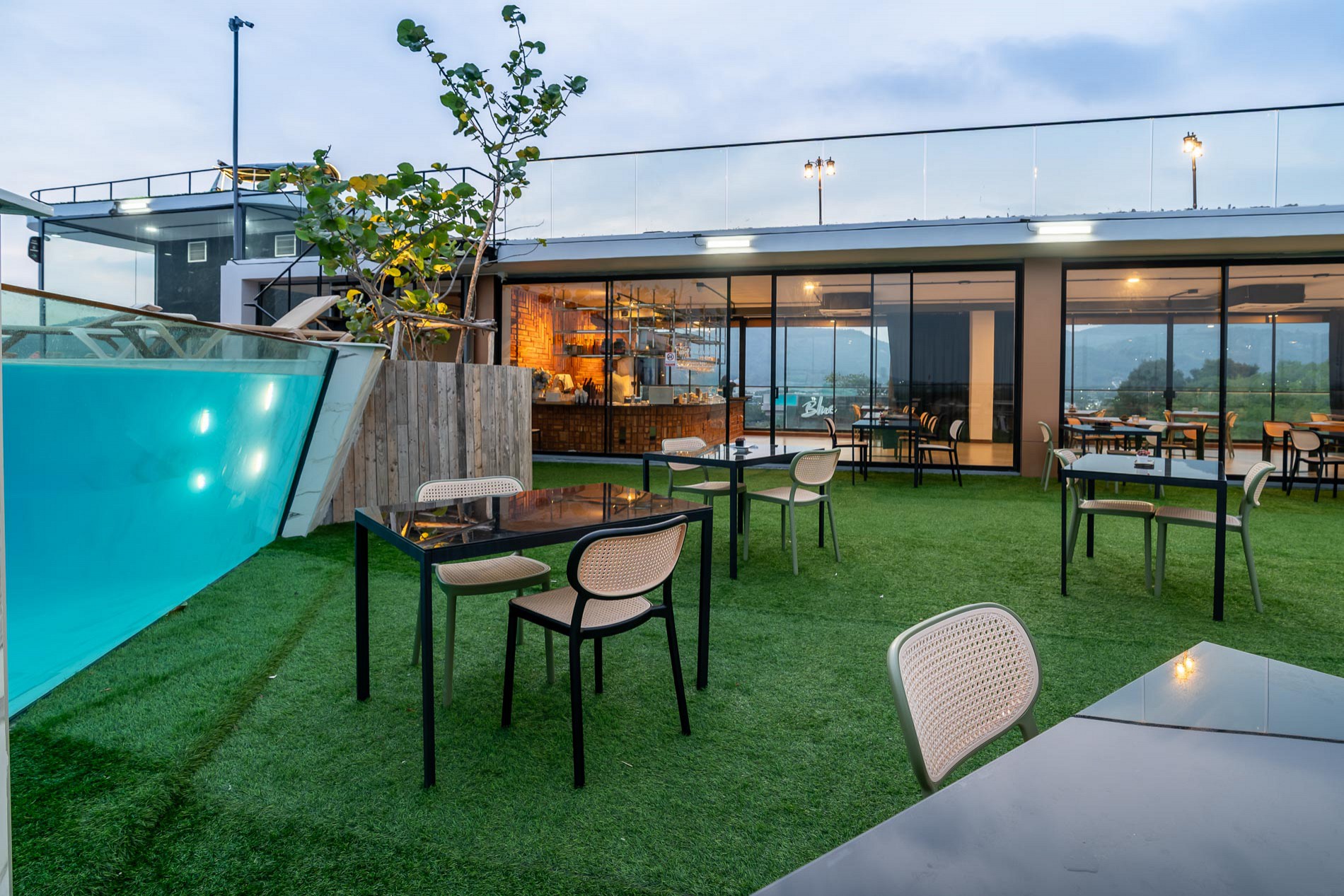 8th Floor Restaurant