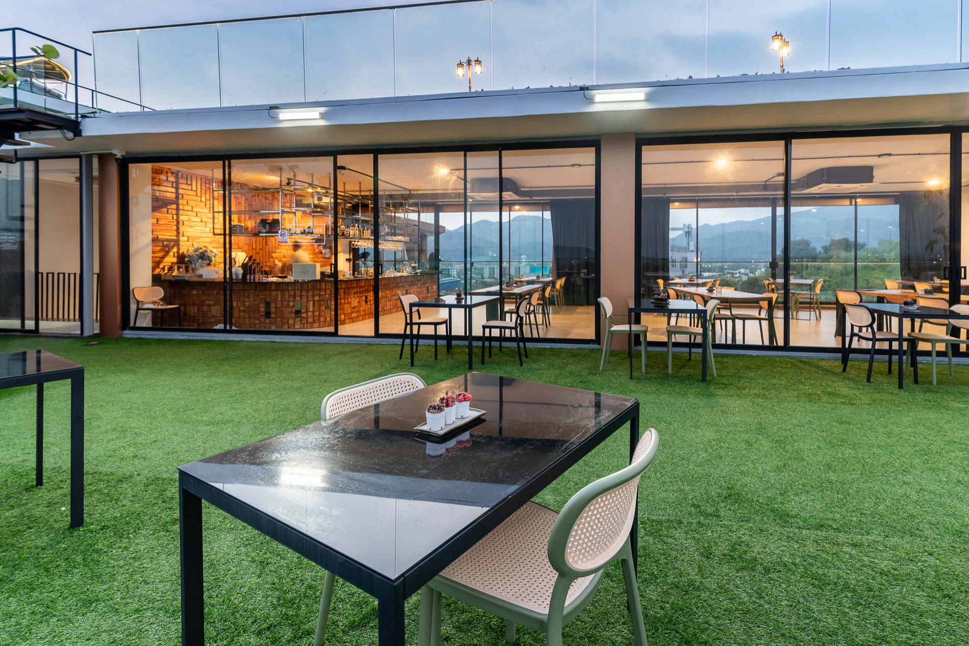 8th Floor Restaurant