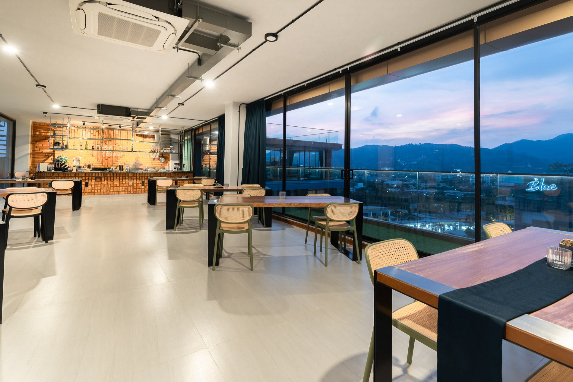 8th Floor Restaurant