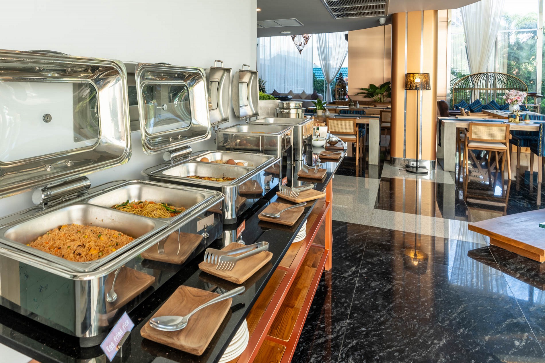 Cafe & Bar