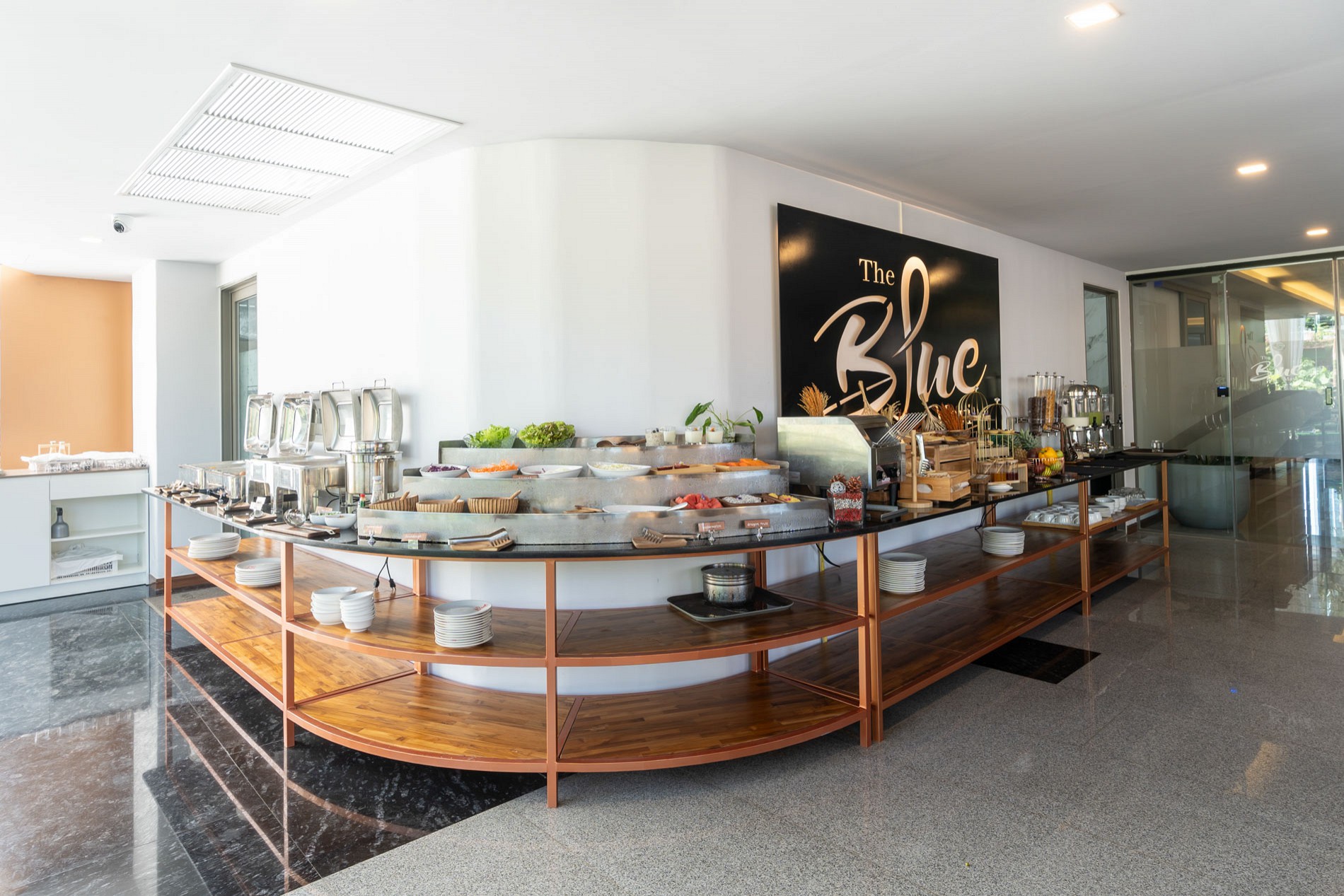 Cafe & Bar
