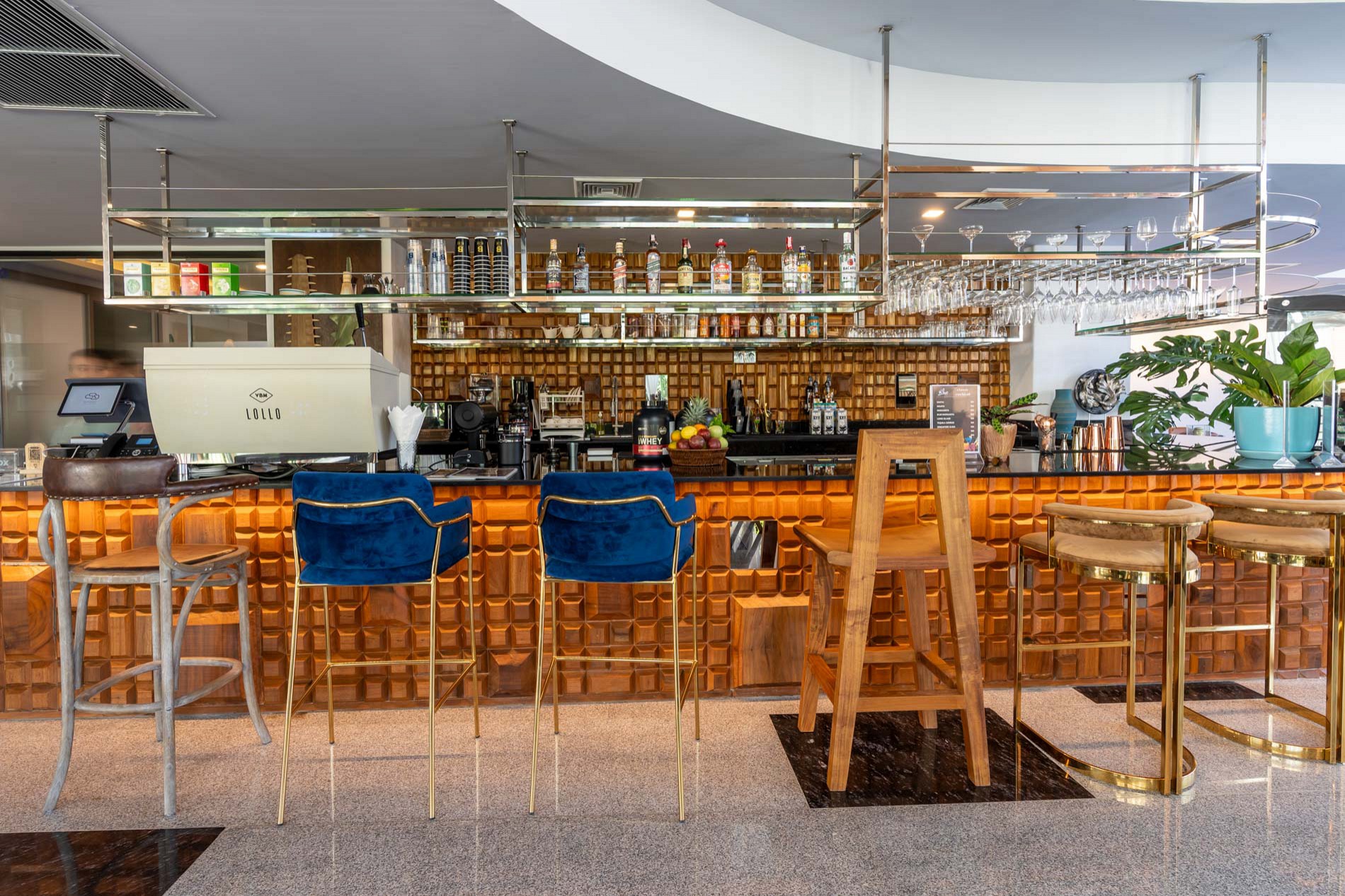 Cafe & Bar