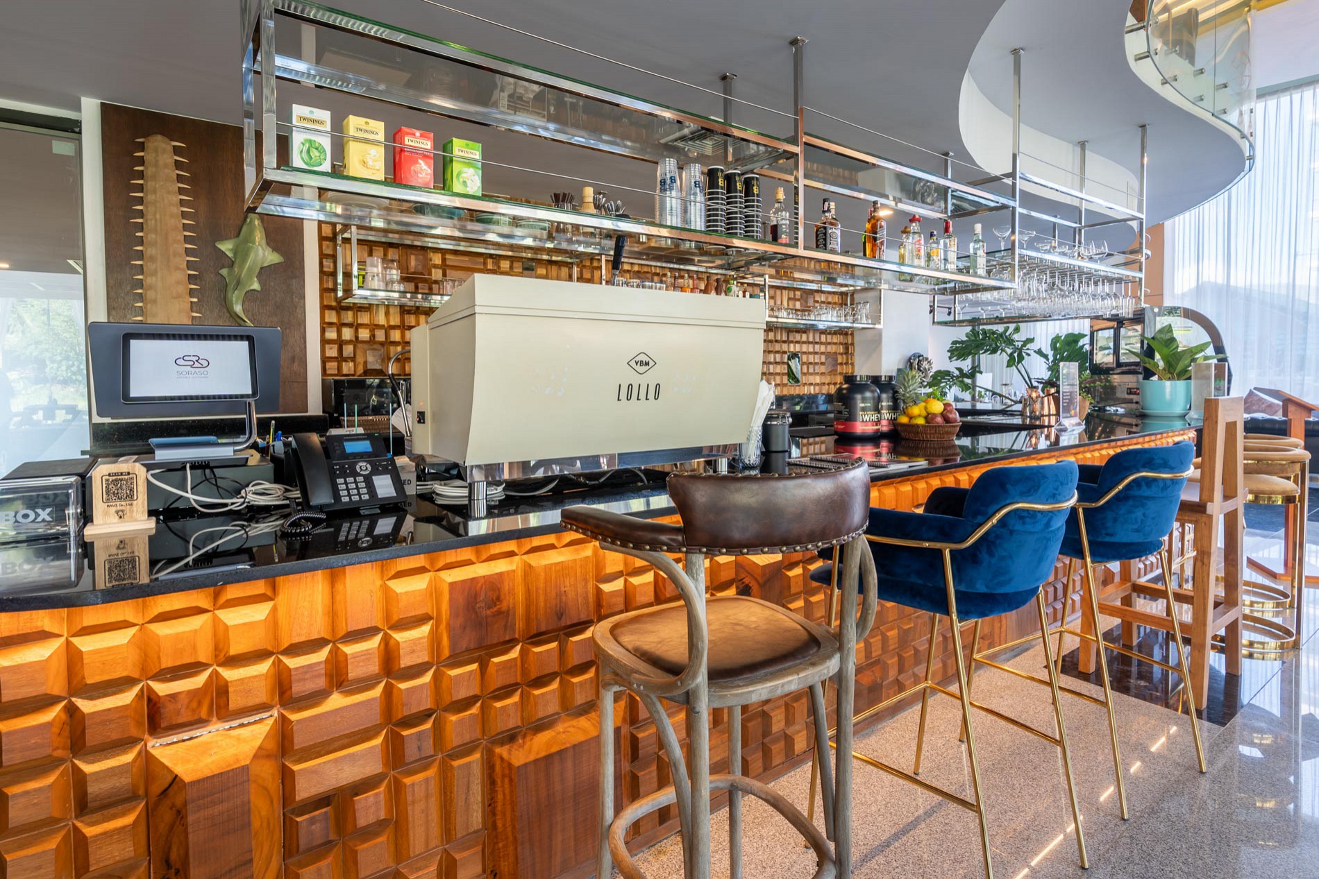 Cafe & Bar