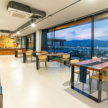 8th Floor Restaurantalt=
