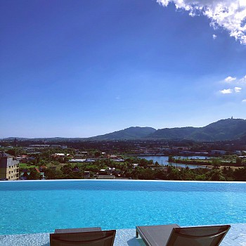 Infinity Pool and Rooftopalt=